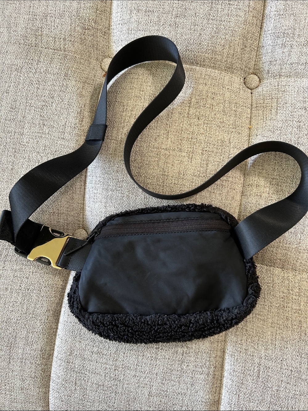 LULU LEMON EVERYWHERE FLEESE IN BLACK GOLD HARDWARE FANNY PACK CROSSBODY BAG - Picture 4 of 11